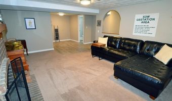 872 Village Brook Ct, Ballwin, MO 63021