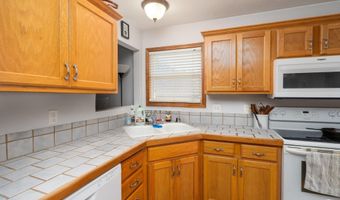 120 Hillside Dr, Baldwin City, KS 66006