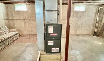 125 E Main St, Agency, IA 52530