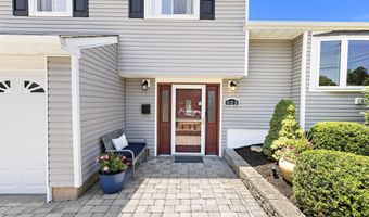 522 Mackey Ave, Belford, NJ 07718