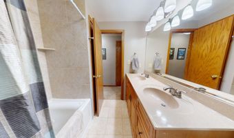 826 Minnie Maddern St, Albert Lea, MN 56007