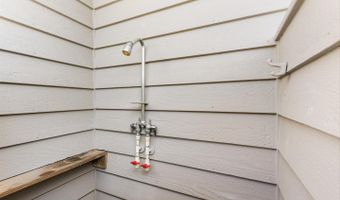 843 GLEN Ct, Bethany Beach, DE 19930
