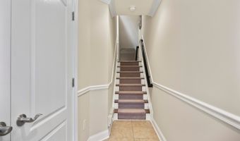 14 White Oak Ln, Aberdeen, NJ 07747