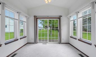923 W WINDTREE Dr, Appleton, WI 54914