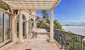 32 BENMORE Ter, Bayonne, NJ 07002