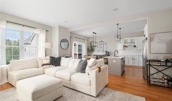 601 Hunting Hill Dr, Cumberland, RI 02864