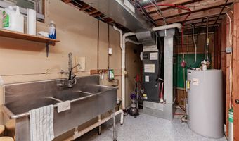713 10th Ave NW, Altoona, IA 50009