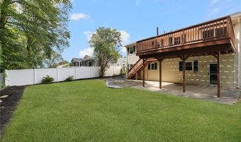 40 ROCKCREST Dr, Cranston, RI 02920