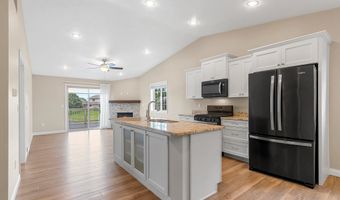 2354 E PLANK Cir B, Appleton, WI 54915