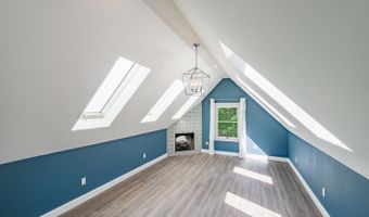 14 Hunt Rd, Belfast, ME 04915
