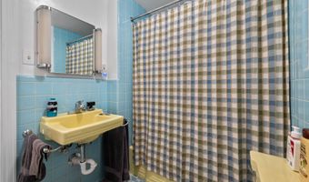 96 Oak Hill Dr, Bristol, CT 06010