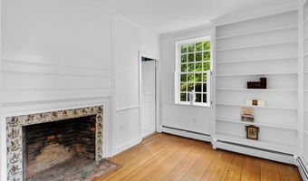 57 Farewell St, Newport, RI 02840