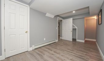 240 Oak St, Centerville, MA 02632