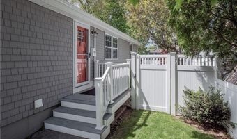 24 Southmayd St, Newport, RI 02840