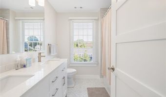 42 Camden Rd, Narragansett, RI 02882