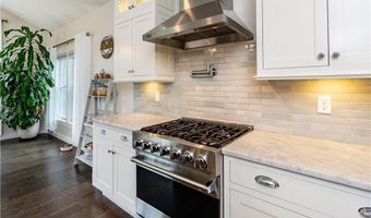 201 Rodman Ln, North Kingstown, RI 02852