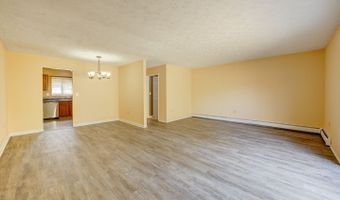 132 Sutton Pl 132, Bloomfield, CT 06002