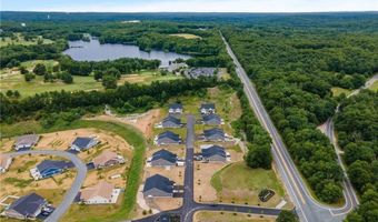 40 Overlook Ln, Glocester, RI 02814