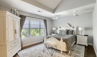 28 Crestview Ln 28, Danbury, CT 06810