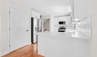 72 Wilbur Rd, Lincoln, RI 02865