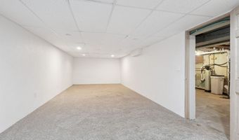310 7th Ave SE, Dyersville, IA 52040