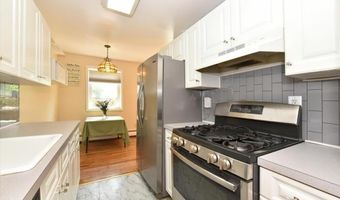 295 Merrick Rd 4A, Amityville, NY 11701