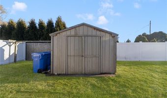 1609 W Main Rd, Middletown, RI 02842