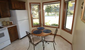 306 Emerald Dr, Arnolds Park, IA 51331