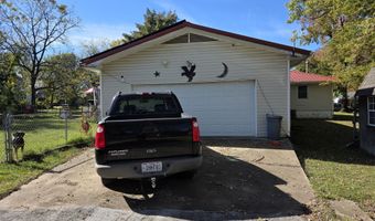 312 S Oak Ave, Aurora, MO 65605