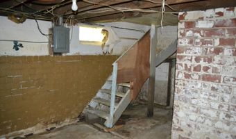 135 E Pine St, Albion, IL 62806