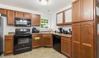14 Fox Hollow Dr, Auburn, ME 04210