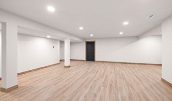 5728 W SPENCER St, Appleton, WI 54914