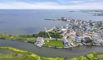 204 N Bay Dr, Bayville, NJ 08721