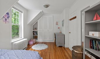 259 Middle Rd, Falmouth, ME 04105