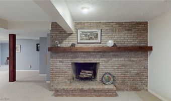 563 E Acadia Pt, Aurora, OH 44202