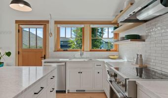 827 NW Delaware Ave, Bend, OR 97703