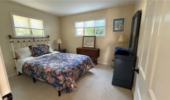 157 Briarwood Ave, Middletown, RI 02842