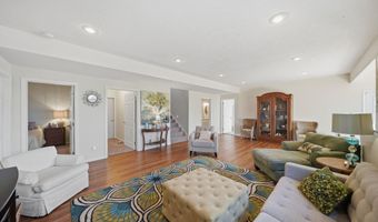 907 S 25th St, Beatrice, NE 68310