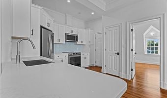 18 State St 6 (2nd Floor East), Bristol, RI 02809