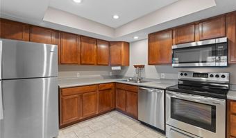 927 Claytonbrook Dr 3, Ballwin, MO 63011