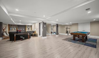 9715 SINGLETON Dr, Bethesda, MD 20817