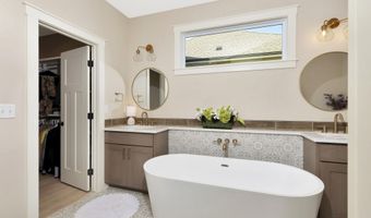 4686 N Elk Creek Dr, Bel Aire, KS 67226