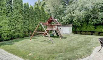 163 Windy Knoll Dr, Berlin, CT 06037