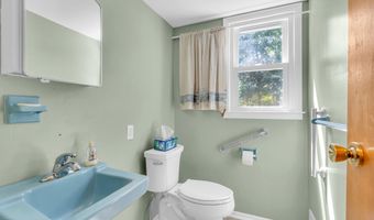 4 Michele Dr, Middletown, NJ 07748