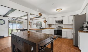 1032 Summer St, Algonac, MI 48001