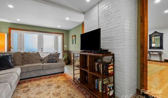 200 Aurora Dr, Asheville, NC 28805
