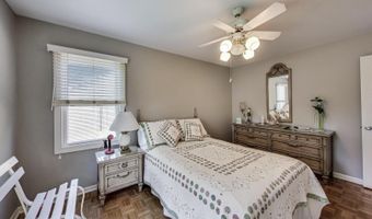 715 W Whiting Ln, Arlington Heights, IL 60004