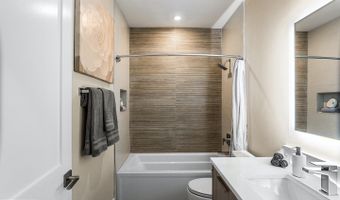 1102 S HIGHLAND St 3, Arlington, VA 22204