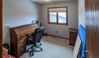 1918 Bayview Dr, Albert Lea, MN 56007