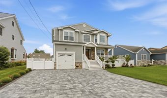 30 Berger Ave, Amityville, NY 11701